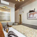 The Donatella Suite - Champs Elysees