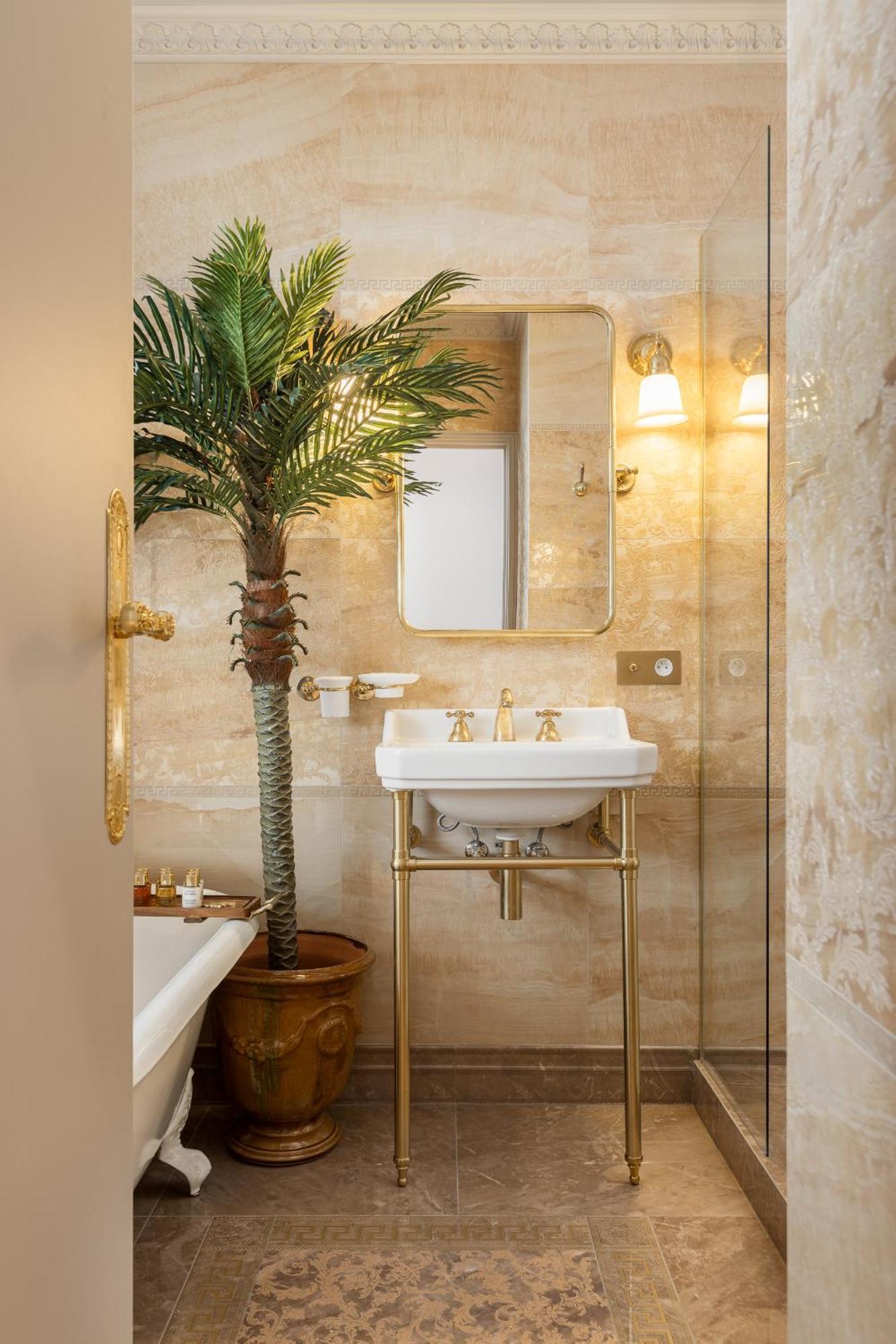 The Donatella - Champs Elysees Apartment Paris